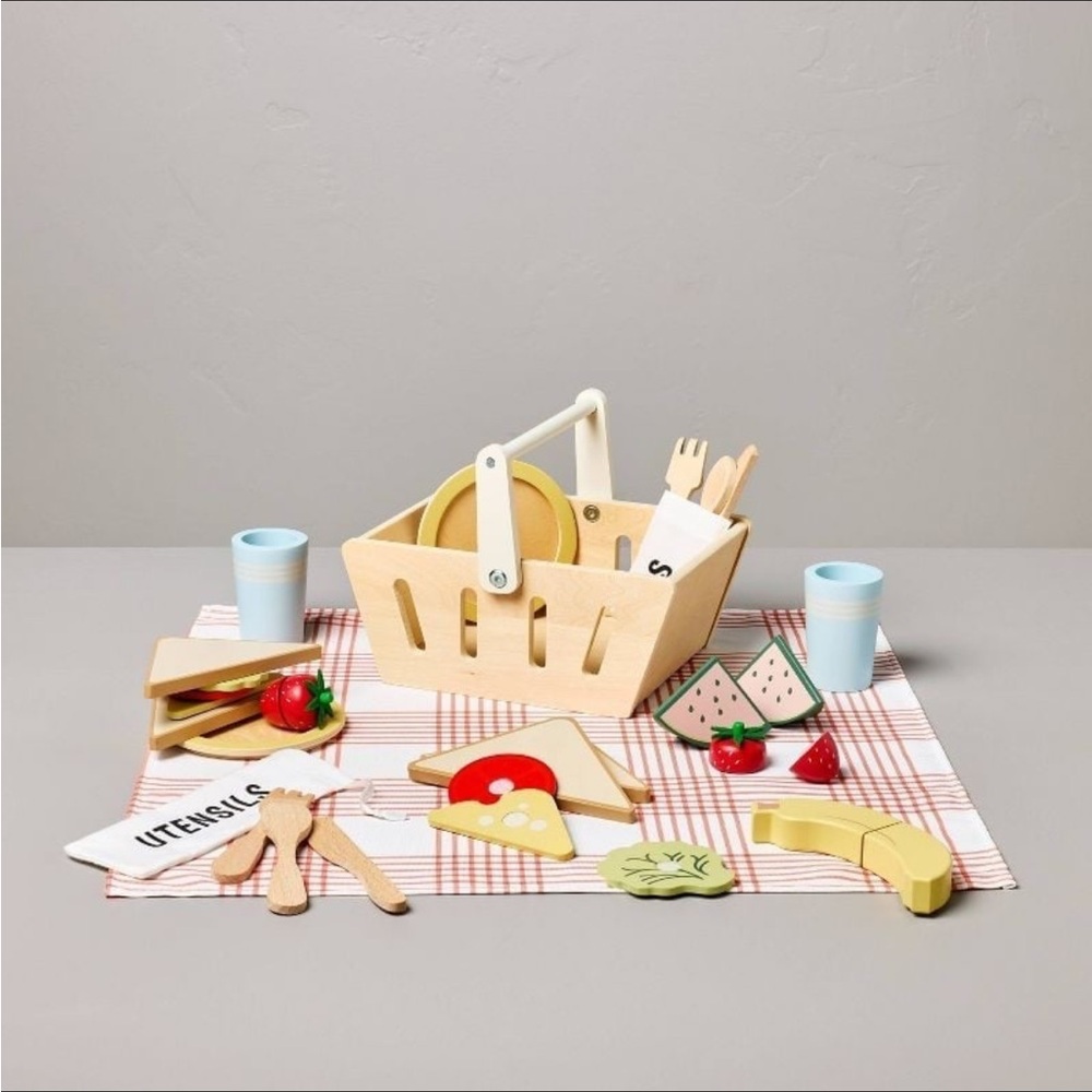 Toy Picnic Basket Playset - 32pc - Hearth & Hand™ with Magnolia